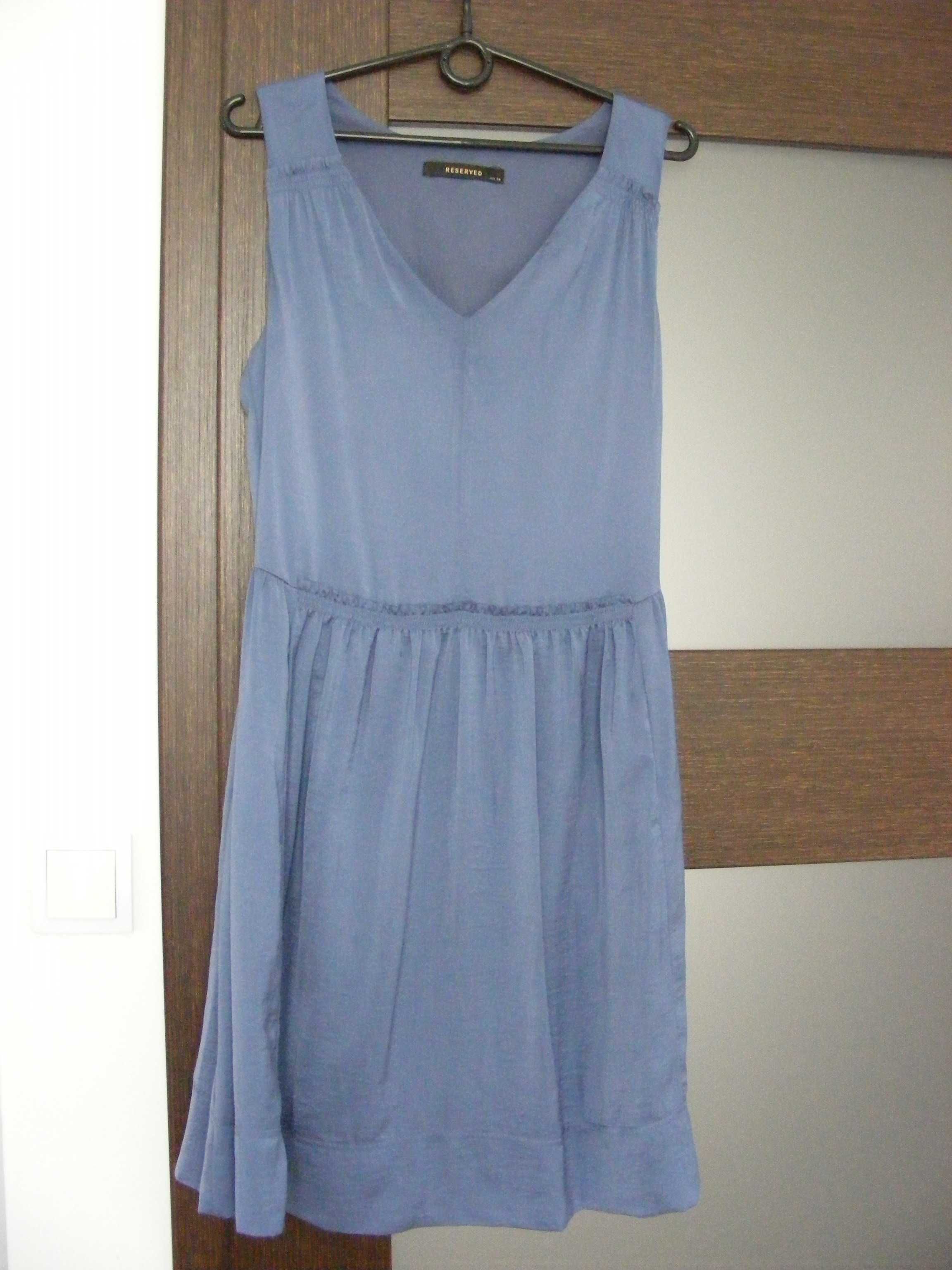 elegancka niebieska sukienka z białym żakietem rozm.38