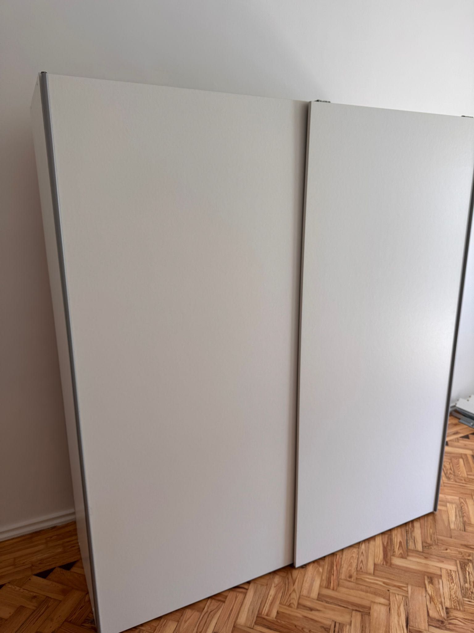 Roupeiro MANDALORE com portas deslizantes - Conforama