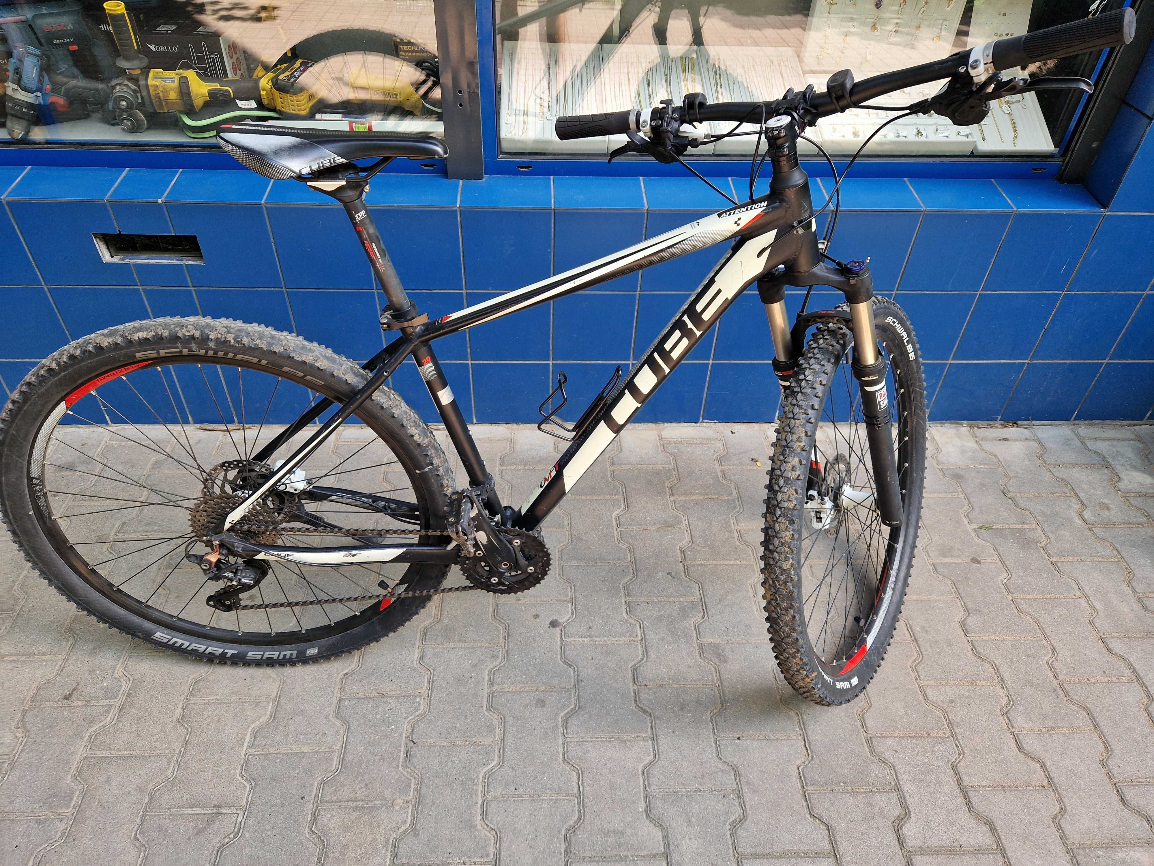 Rower MTB Cube attention