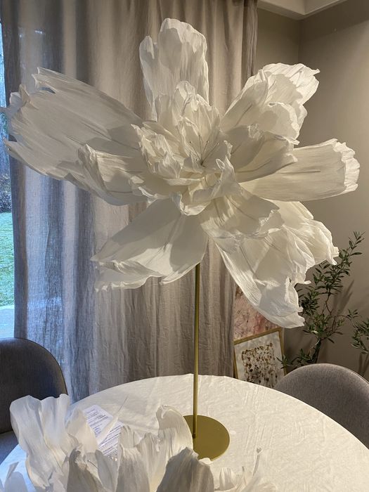 Kwiaty an przyekcie dekoracyjne wesele swiet