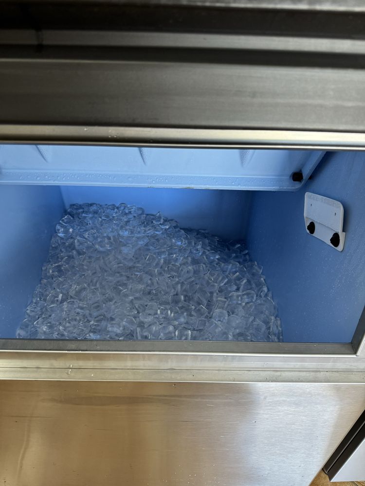 Maquina de Gelo  400 kg com deposito  instalação e garantia