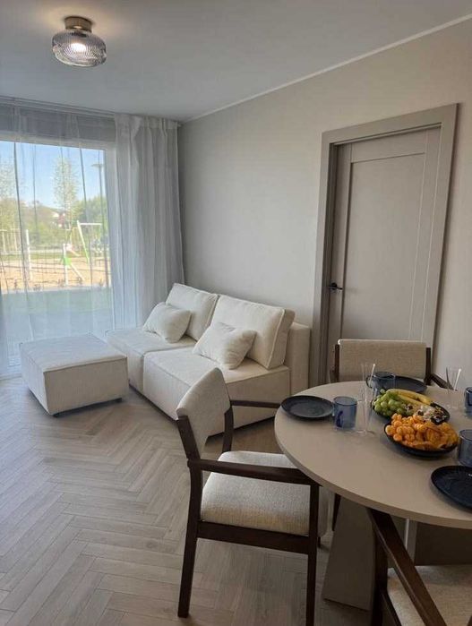 Wysoki standard, mieszkanie z dużym ogrodem i parkingiem