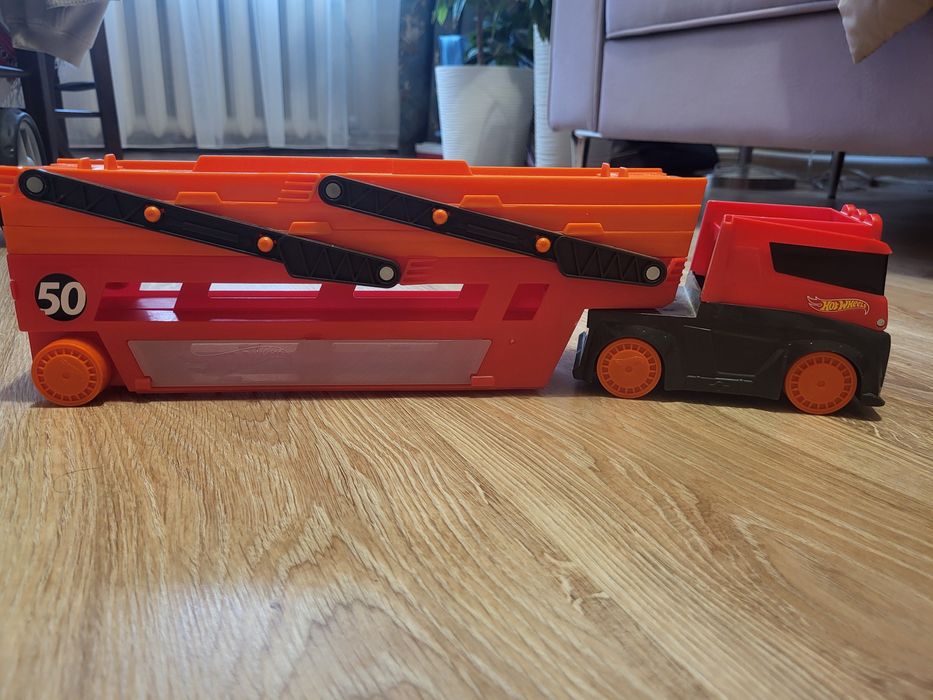 Вантажівка Hot Wheels, автотранспортер, подарунок на Новий рік
