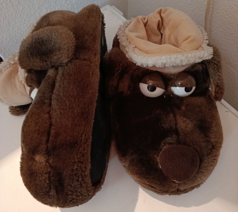 Pantufas em formato cão
