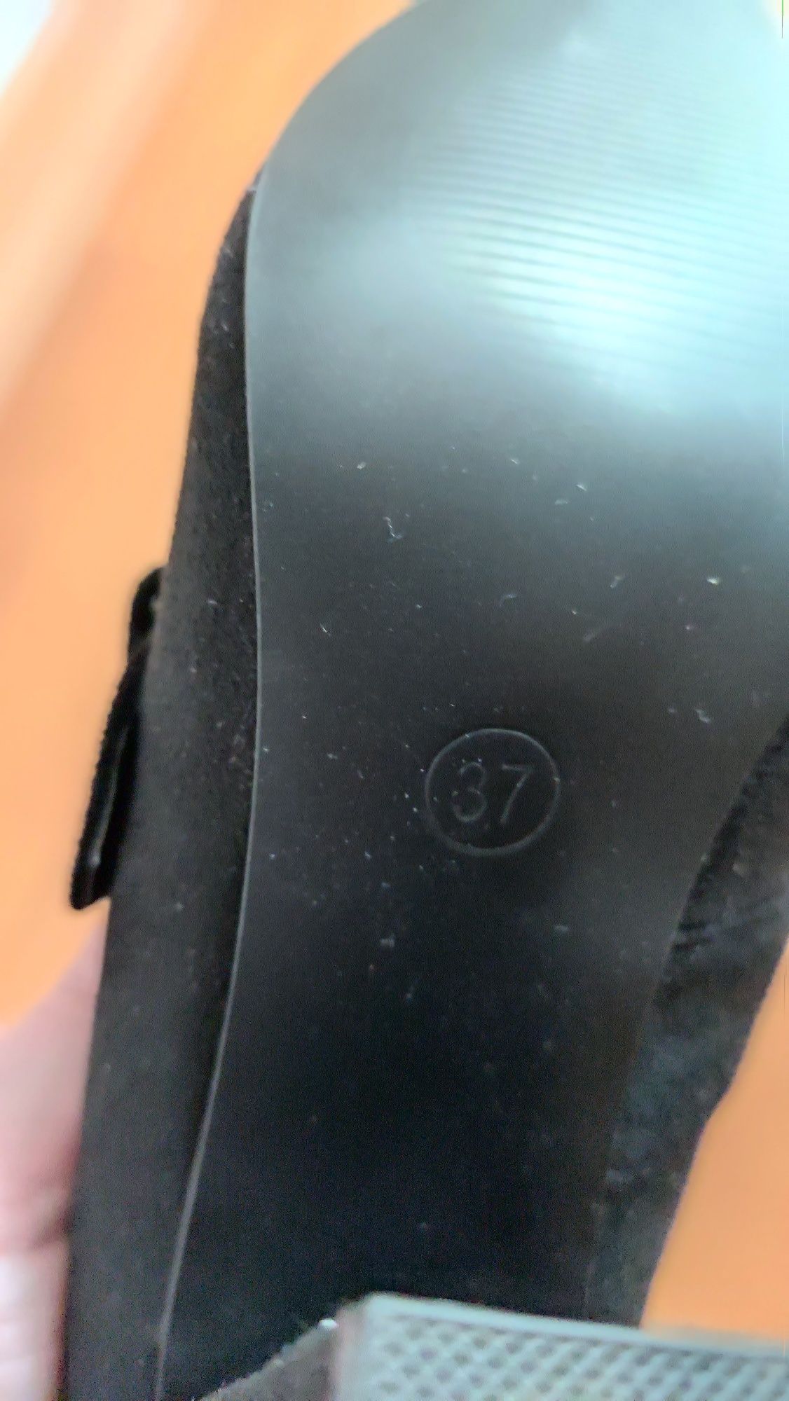 Buty zamszowe czarne na słupku