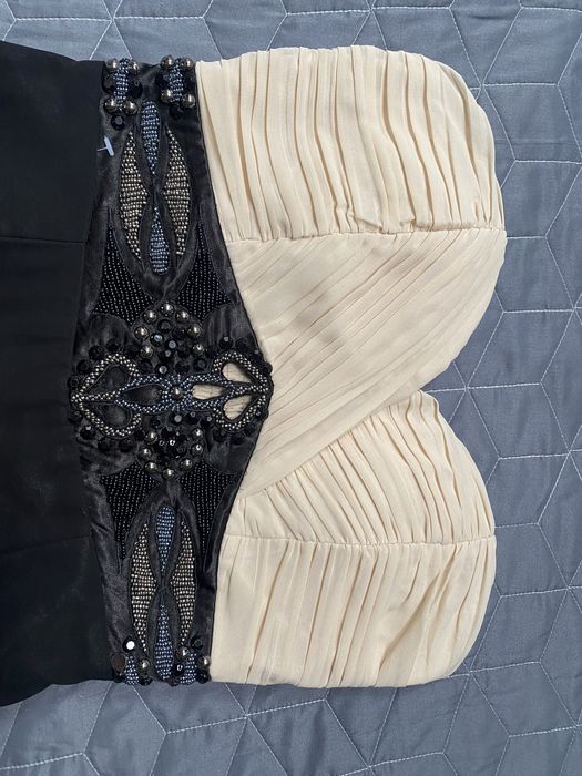 XS/S sukienka wyjatkowa bezowo-czarna efektowne zdobienia