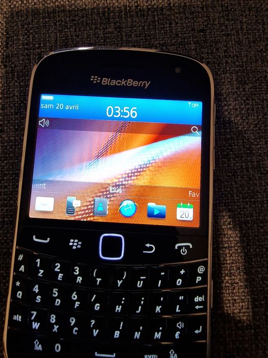 2 blackberry, 8900 e 9900