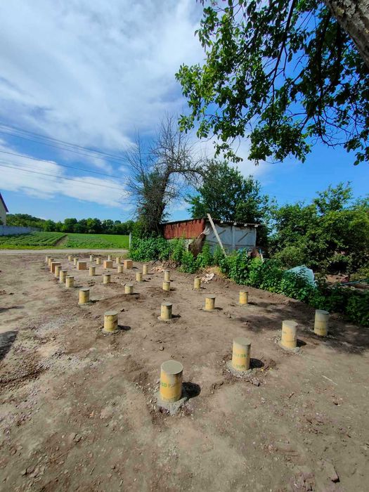 Заливаємо свайний ФУНДАМЕНТ залізобетонний під каркасні будинки