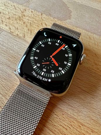 Apple Watch Series 6 GPS + Cellular (caixa em aço inóxidável)