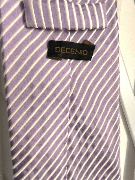 Gravata de seda pura bicolor, design de riscas na diagonal   Decénio