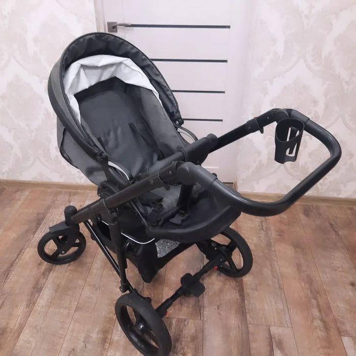 Дитяча коляска в ідеальному стані