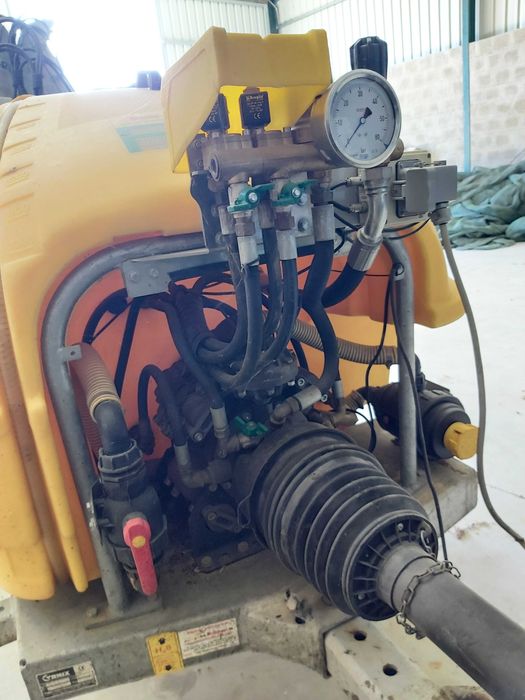 Pulverizador Tomix rebocável 1500 com aspiração inversa palmeta