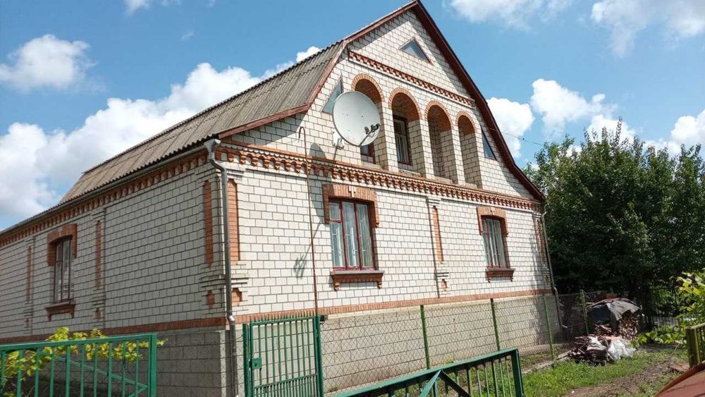 будинок з земельною ділянкою