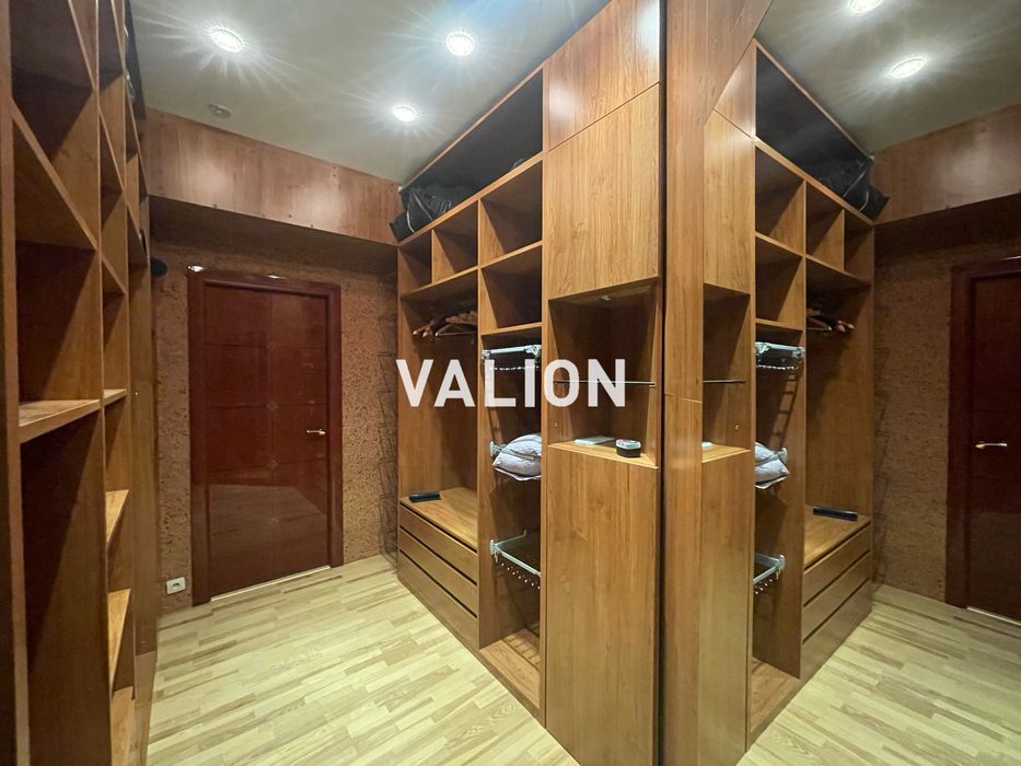 Без %. Продаж 4-кімнатної квартири вул. Велика Васильківська, 67/7