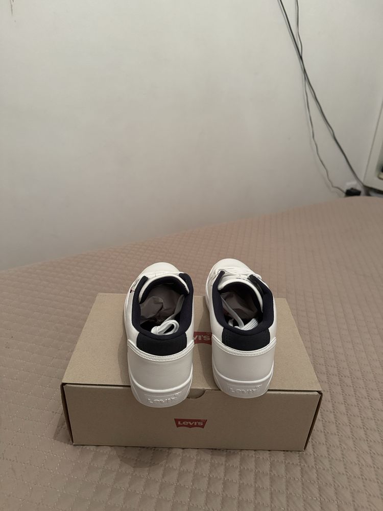 Sapatilhas Levi’s Novas