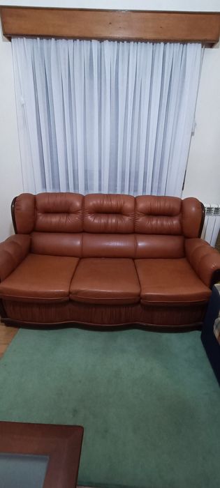 Sofá de sala de estar em pele