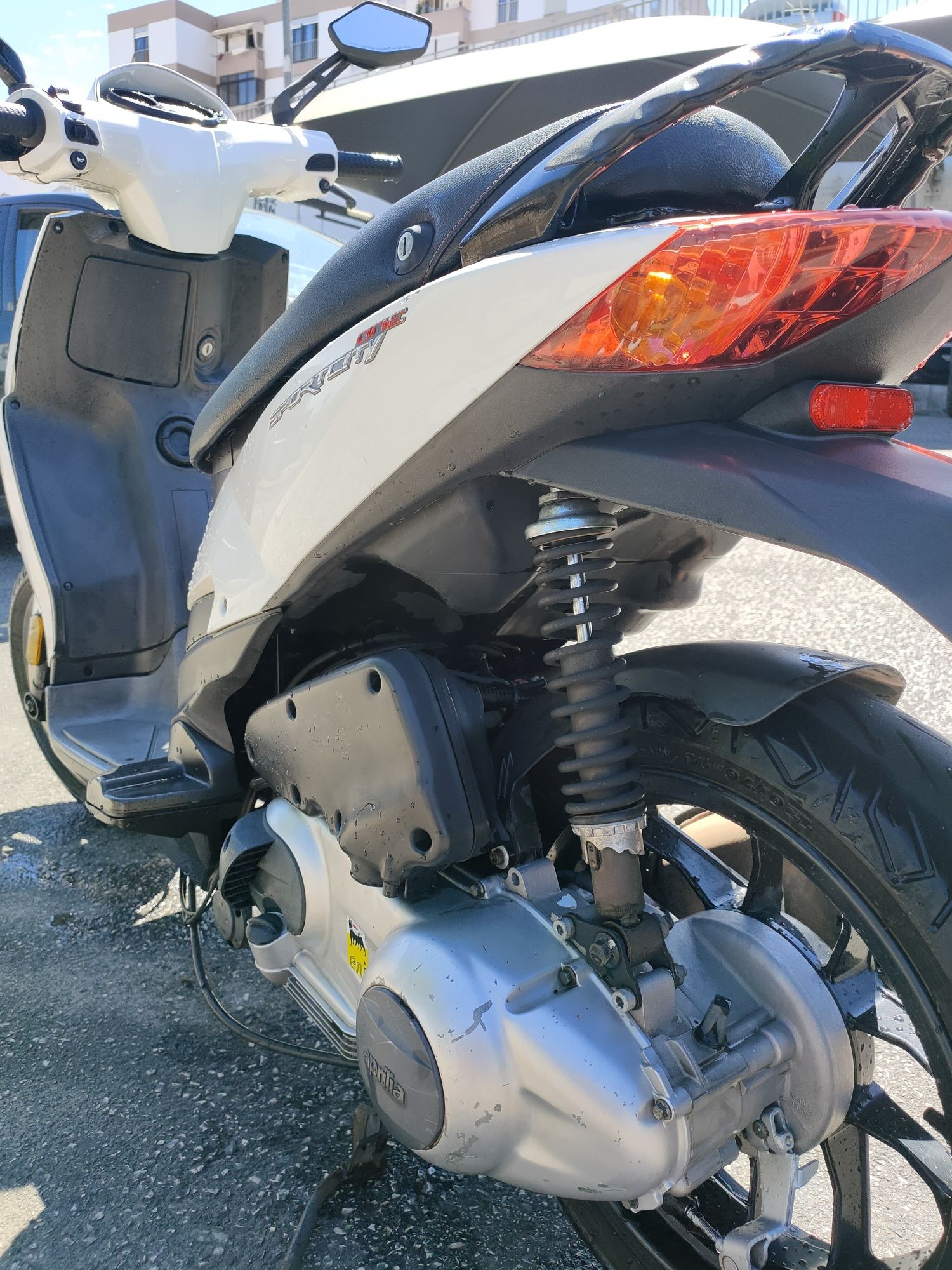 VENDO OU TROCO Aprilia sportcity 125