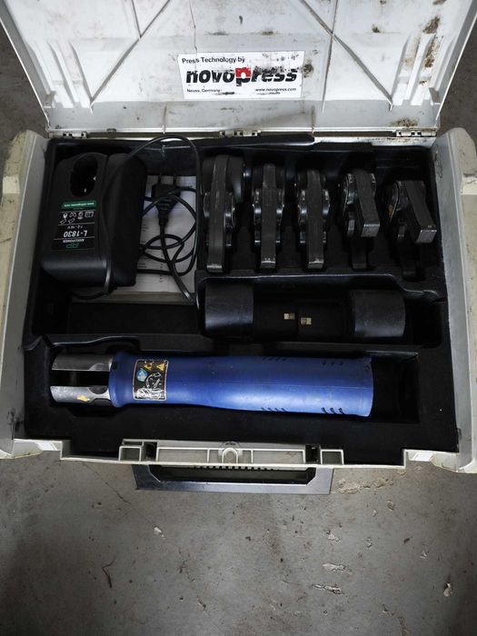 Zaciskarka Geberit AFP101