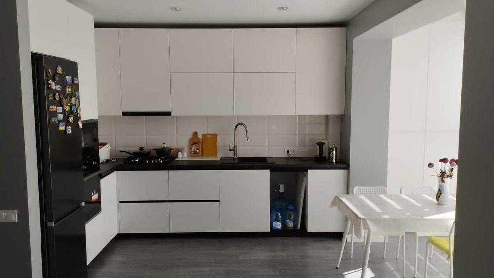 )( Продаж дворівневої квартири