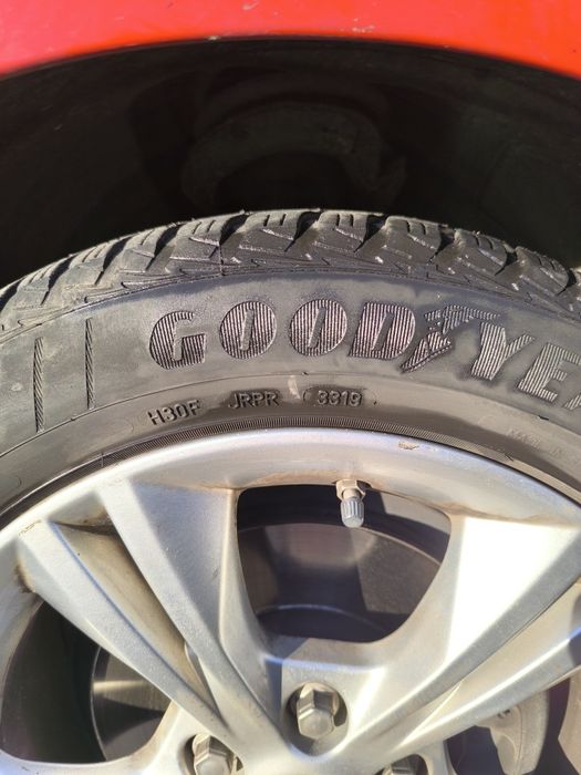 Goodyear 205/55R16 Całoroczne