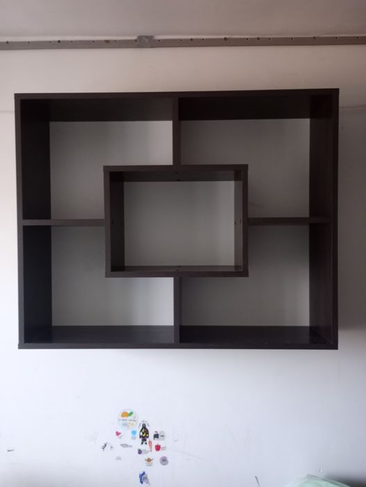 Полиця для книг.