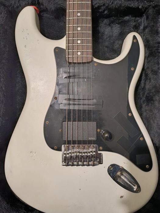 Guitarra ST c/ captação ativa EMG