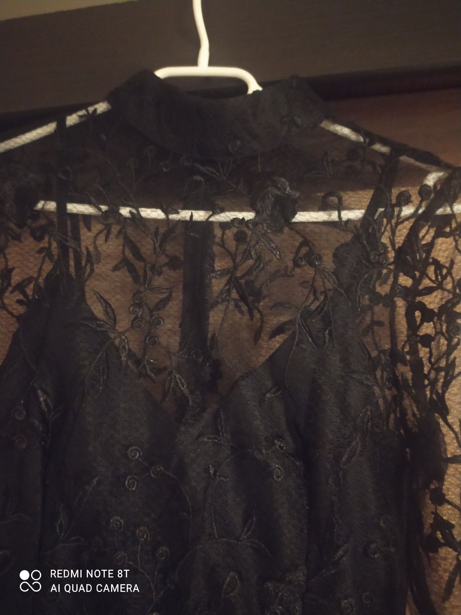 Czarna elegancka sukienka firmy Missguited