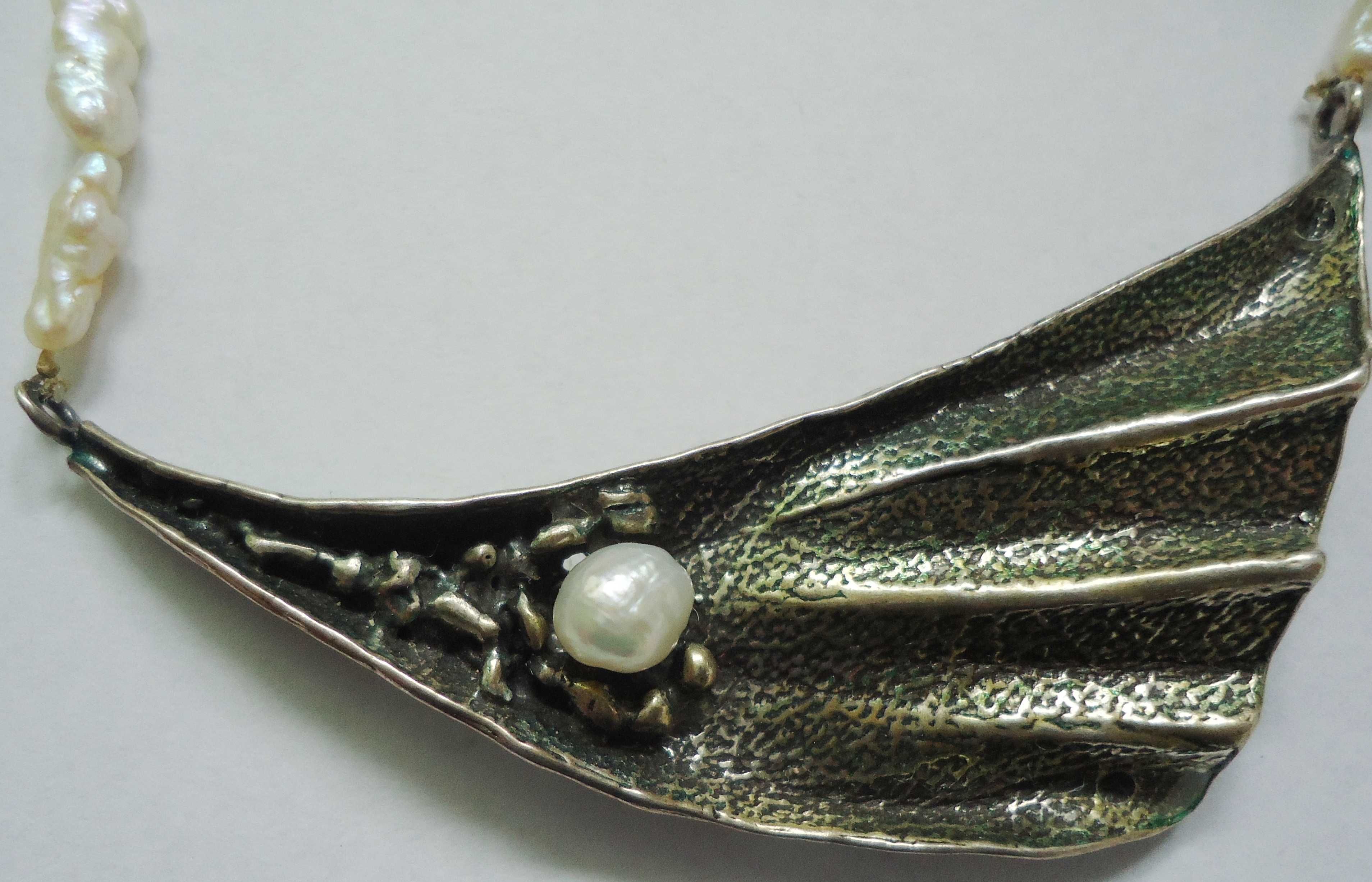 Naszyjnik z pereł ze srebrnym wisiorkiem praca autorska, vintage