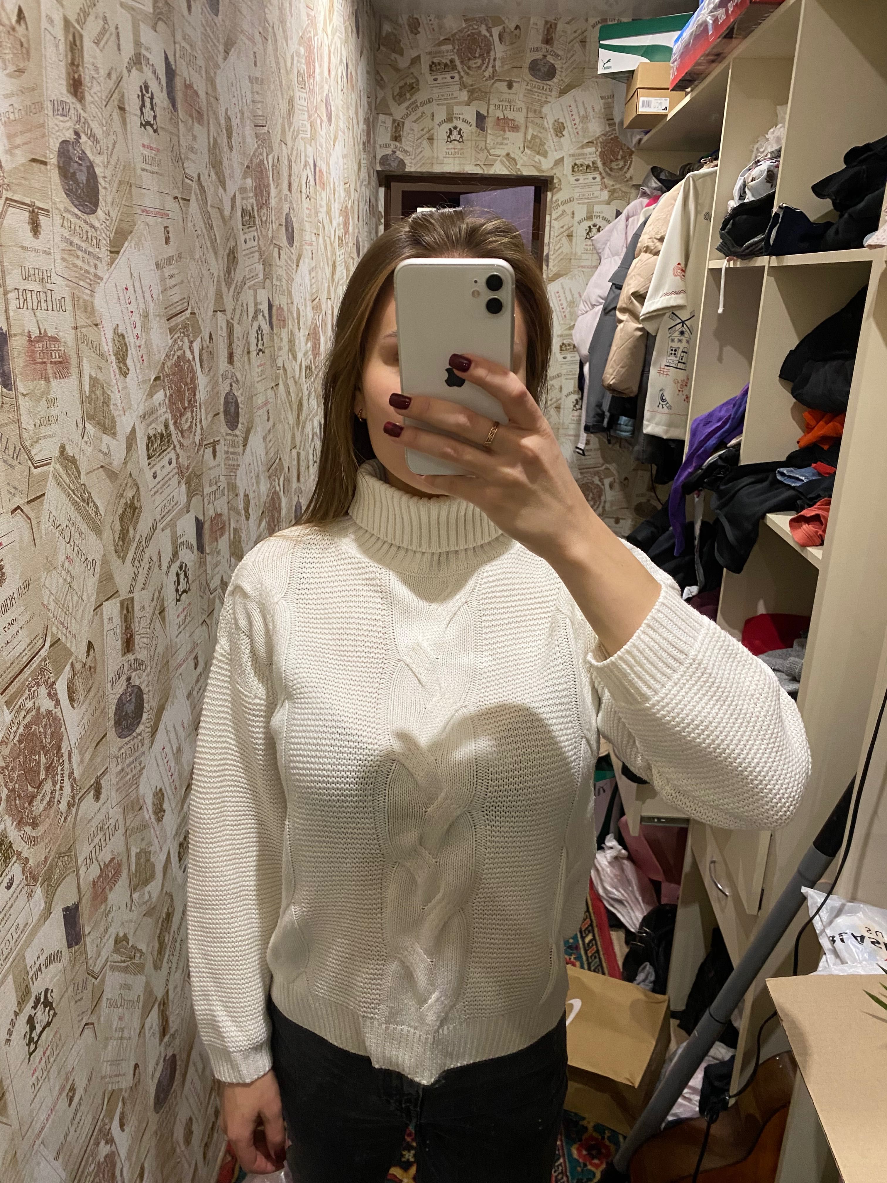 Білий осінньо-зимовий светр