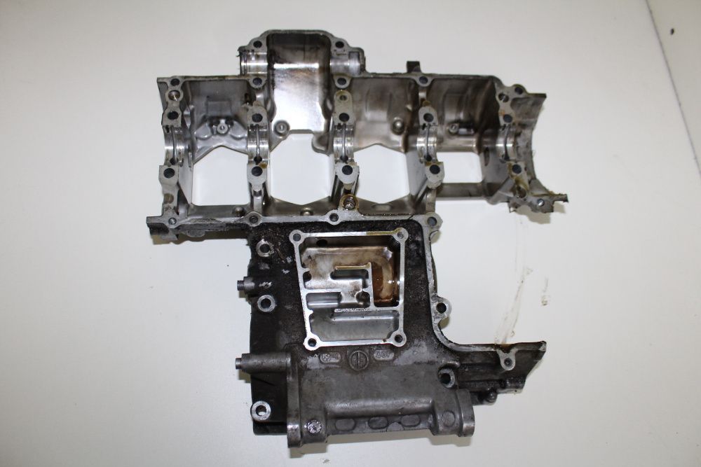 SUZUKI GSXR 1000 K1 K2 karter kartery obudowa blok 1