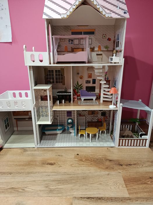 Duży domek dla lalek