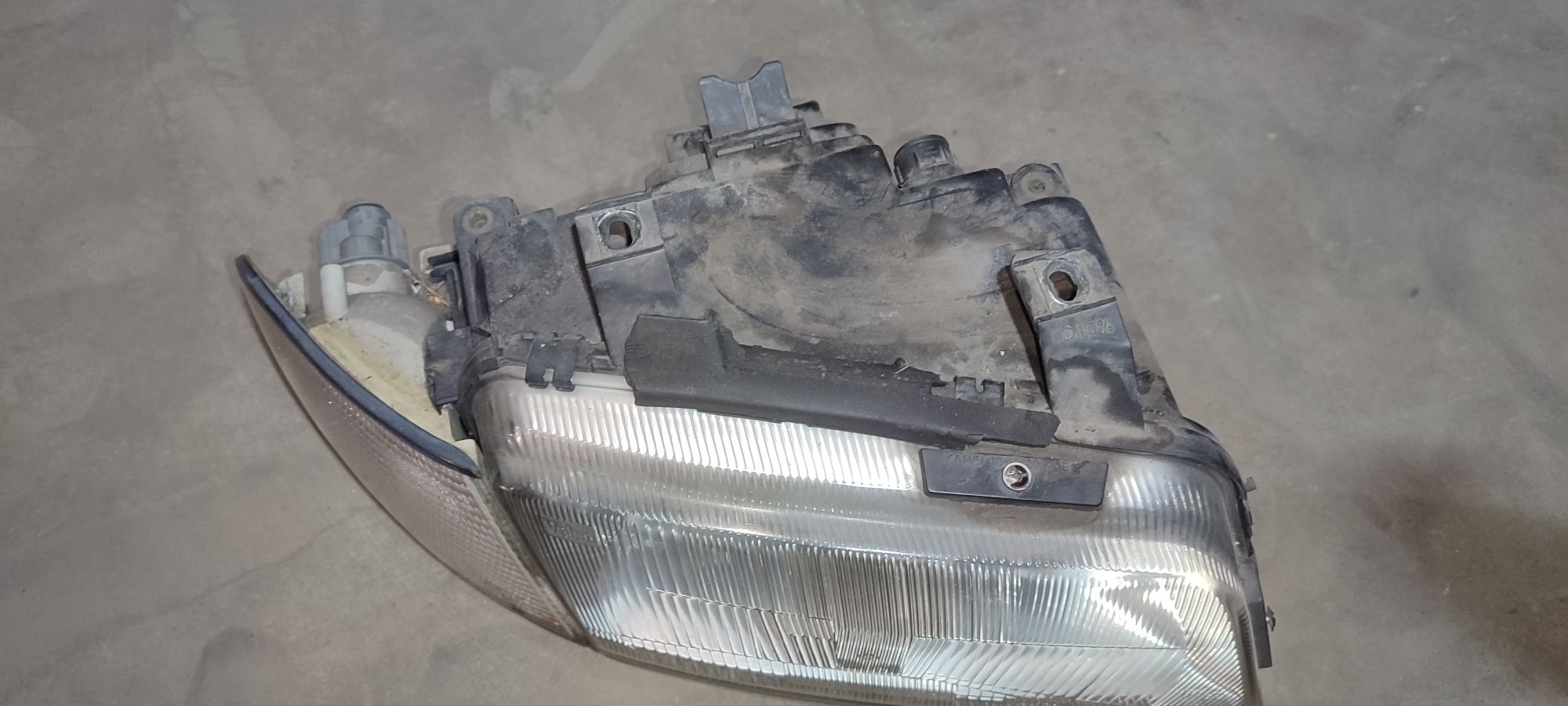 Audi A4 B5 lampa + kierunek przód przednia prawa VALEO przedlift