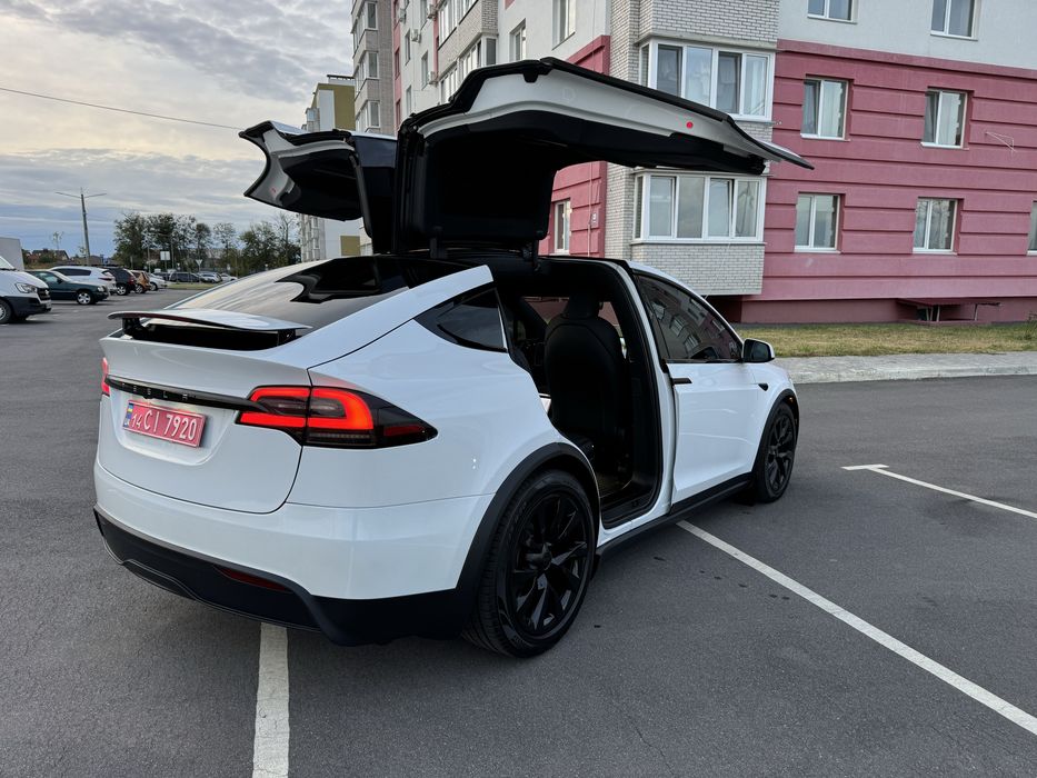 Tesla model x продам
