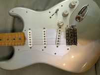 Gitara elektryczna Fender Artist H.E.R. Stratocaster MN CHRM GLW