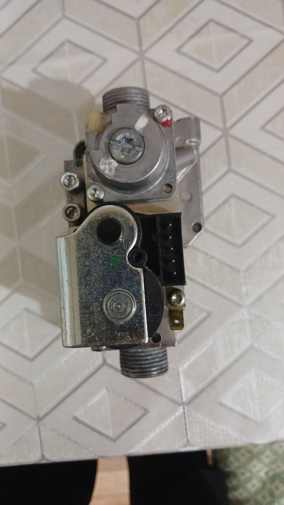 Газовий клапан Honeywell VK4105G