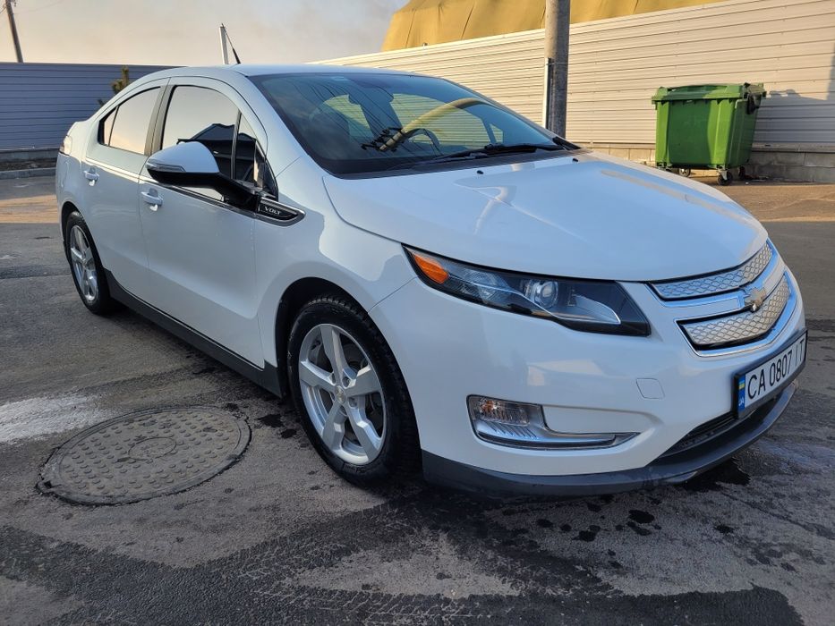 Підзаряжаємий гібрид ШЕВРОЛЕ VOLT