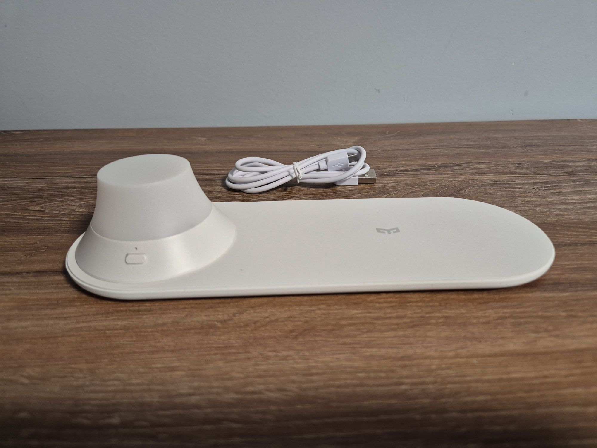Yeelight Lampka nocna z ładowarką bezprzewodową (indukcyjną)
