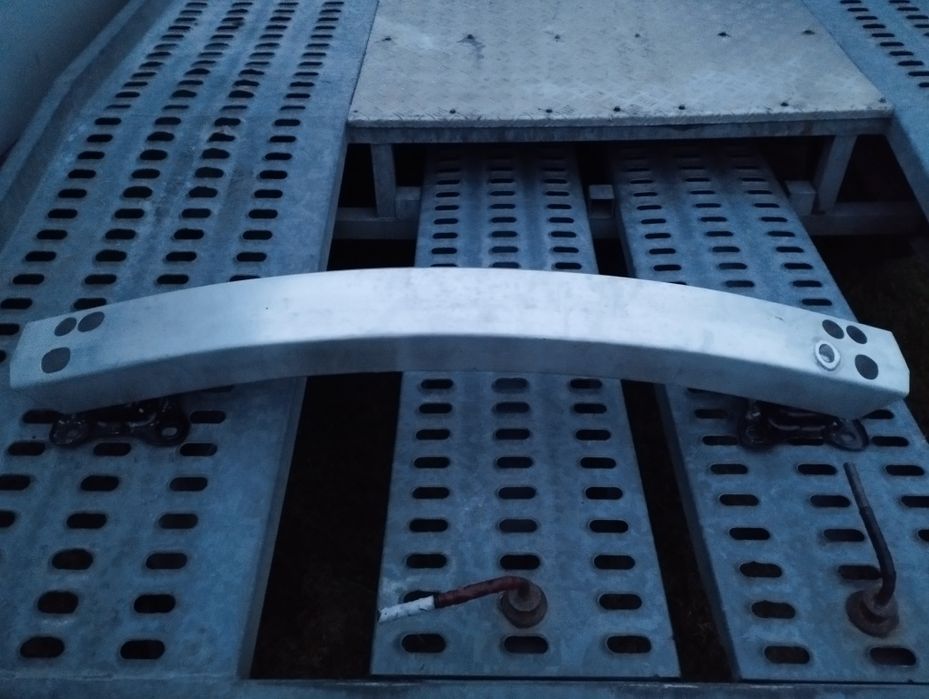 Підсилювач бампера Tesla 1487616-00-b