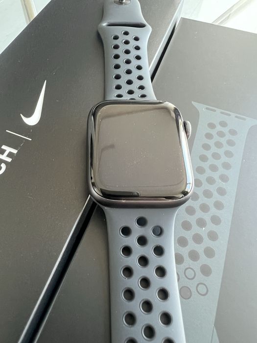 Apple Watch Nike 6 44 мм Space Gray Aluminum