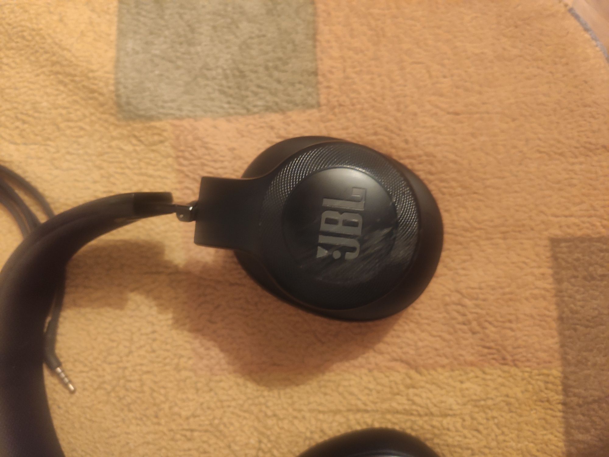 Наушники JBL e55bt в хорошем состоянии