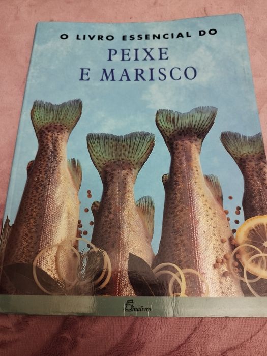 Livro "O livro essencial do peixe e marisco"