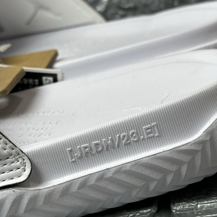 Чоловічі слайдери Air Jordan Play Slide White Dc9835-110 тапки, капці