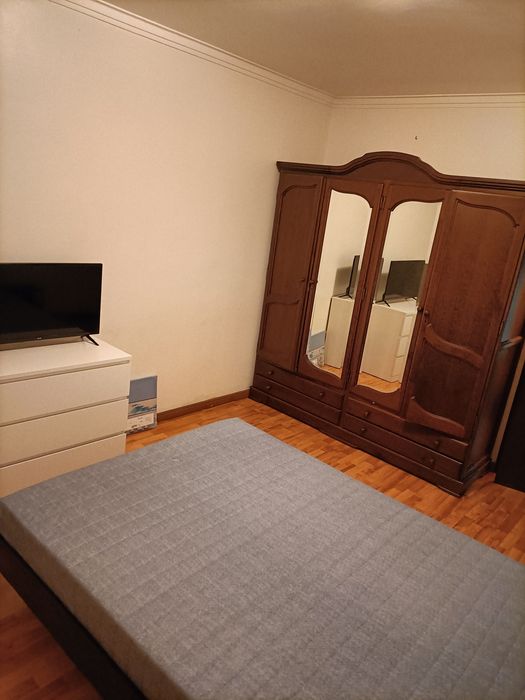 Arrendasse quartos em Vialonga  na praceta dona Cândida