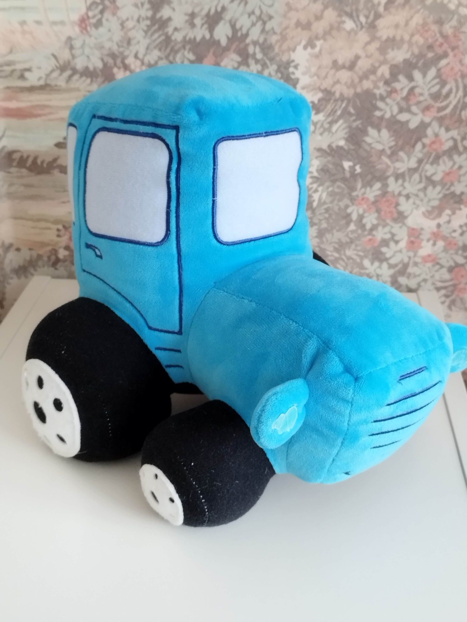 М'яка іграшка синій трактор