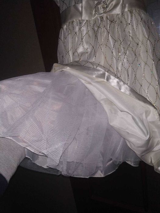 Нарядные платья. На Новый год. 6-9 лет