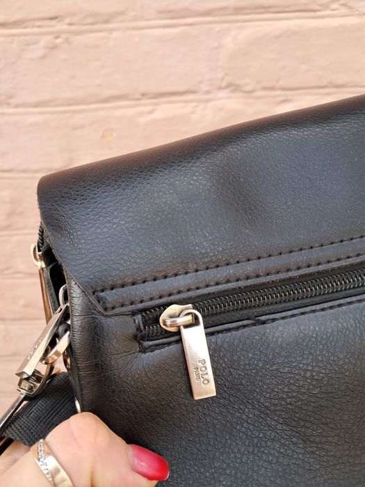 Продам чоловічу шкіряну сумку polo, достатньо вмістка, має 4 великі ки