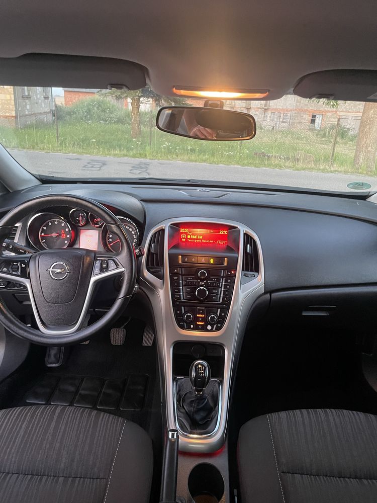 Astra J 2010 r 1.4 turbo 184 tys km