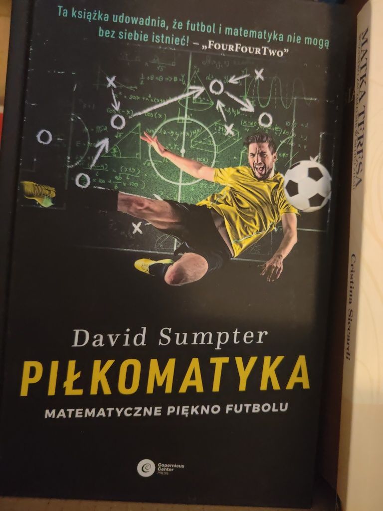 Piłkomania. Matematyczne piękno futbolu.