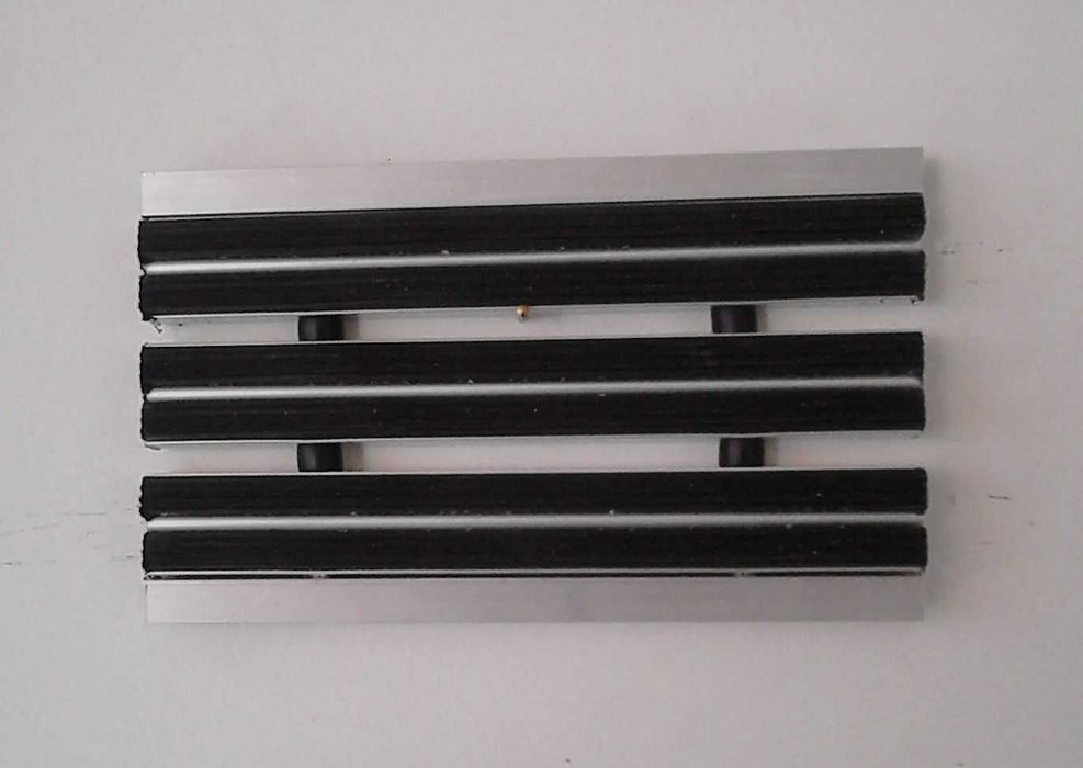 Tapetes, capas de estofos e coberturas para automóvel