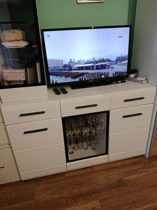 Komoda i witryna rezerwacja